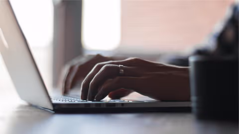 Interfaccia di trading di una piattaforma su un portatile, controllata prima del primo versamento